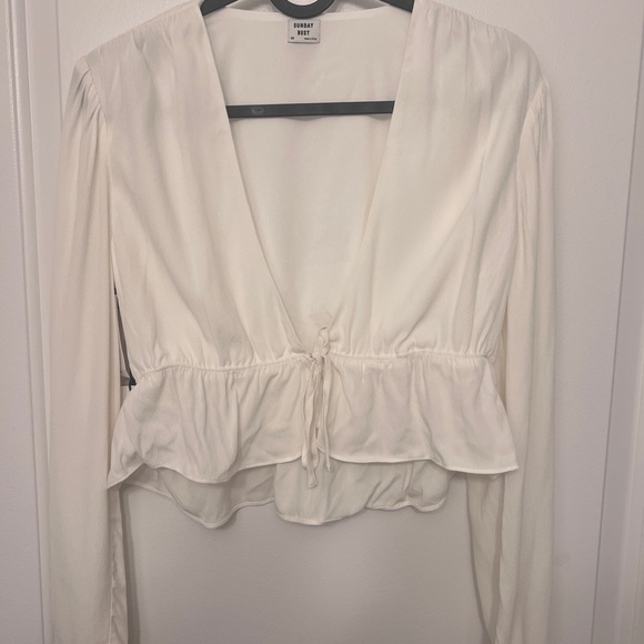 Aritzia Sunday Best cropped blouse - Picture 1 of 3